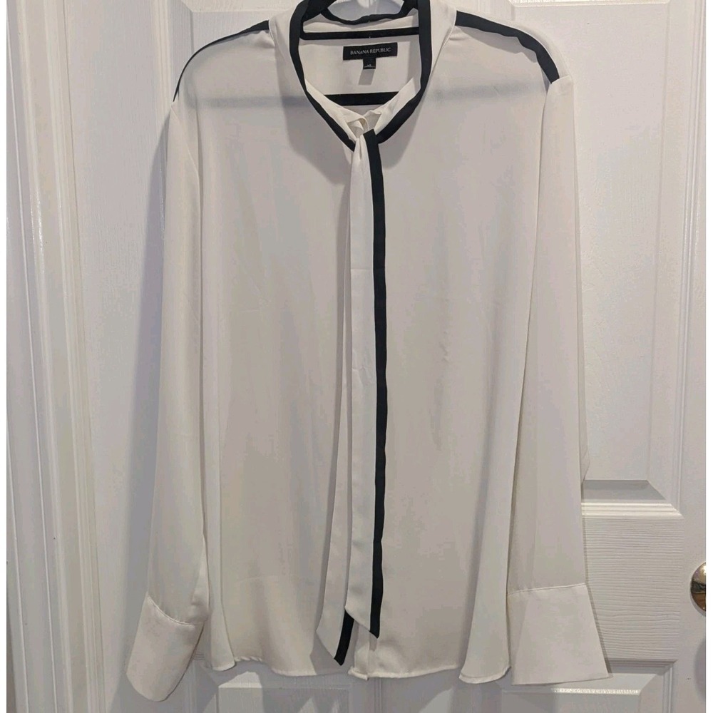 Quiet Luxury Office Chic Tie‎ Neck Blouse Banana Republic XL Contrast Trim